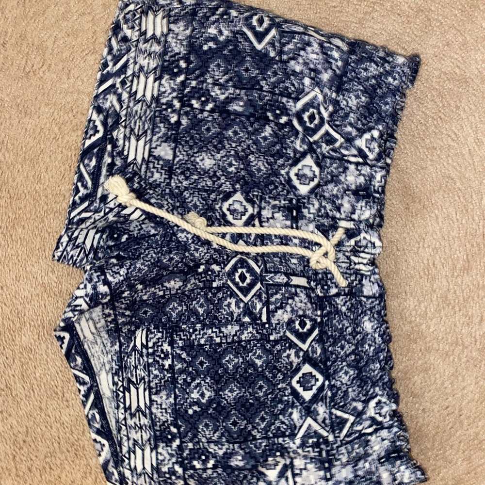 Roxy drawstring size small navy shorts !!! NWOT
